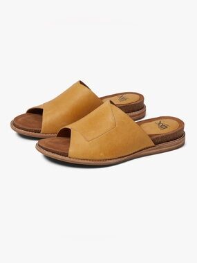 Sofft Berry Leather Sandal in Soleil yellow